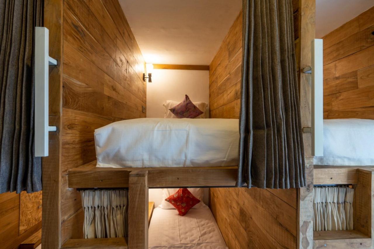 Good Cheer Hostel นูซาเลมโบงัน ภายนอก รูปภาพ